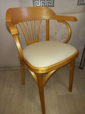 Венский стул - кресло с подлокотниками деревянный. Размеры:
высота по спинке - 77 см,
до сидушки - 48 см,
ширина сидушки - 40 см,
глубина - 42 см,
расстояние между подлокотниками - 44 см